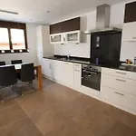 Haus Colosseo شقة